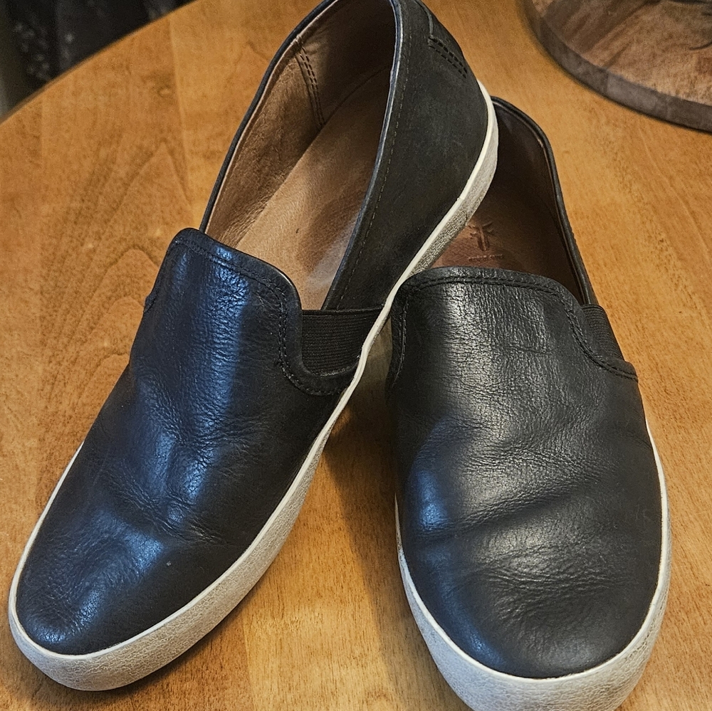 FRYE AND CO. Black Leather Slip-On Sneakers